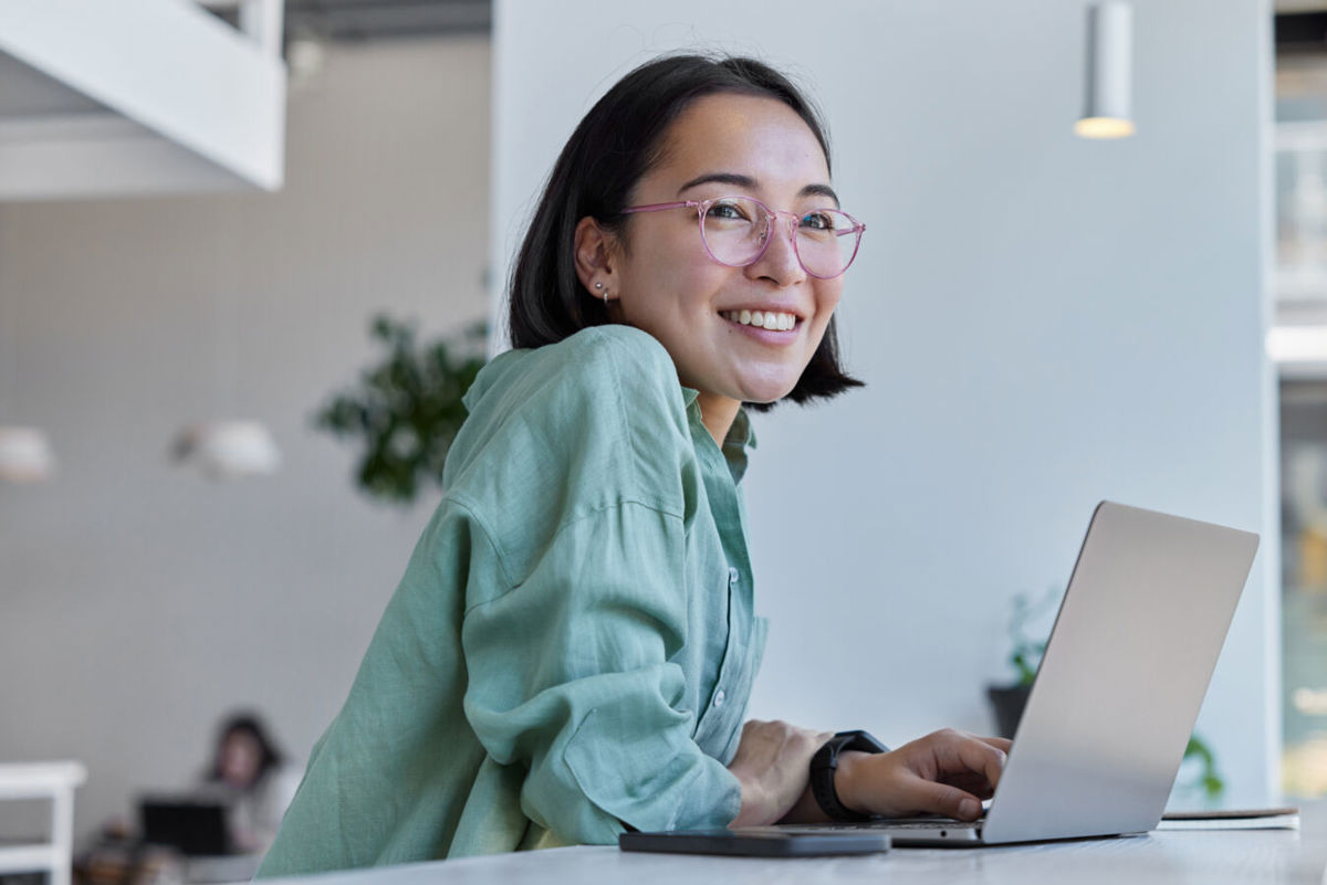 Arjo.smiling woman with laptop.jpg